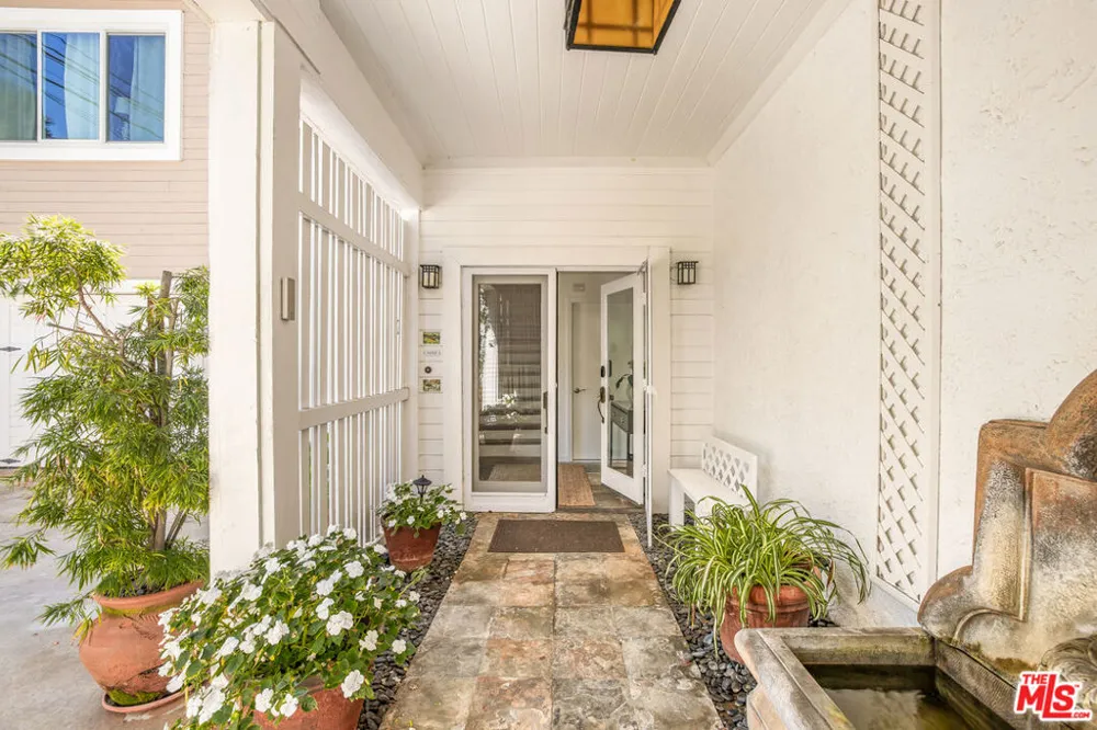 1647 Beverly Glen Boulevard Los Angeles, CA 90077