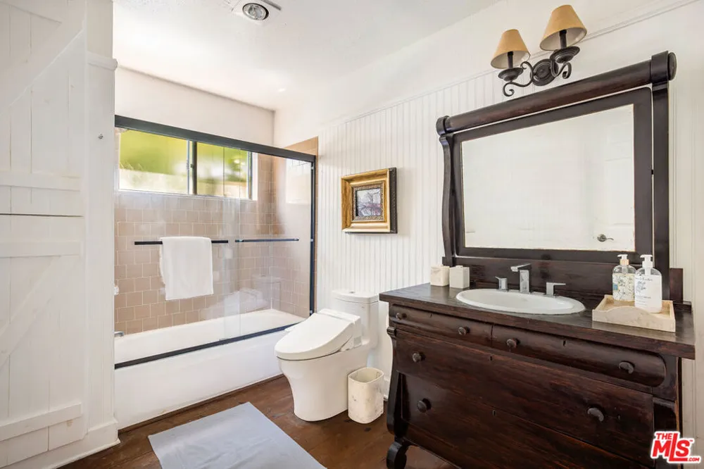 1647 Beverly Glen Boulevard Los Angeles, CA 90077