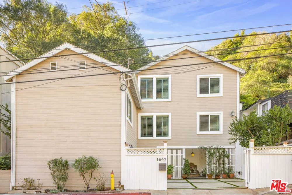 1647 Beverly Glen Boulevard Los Angeles, CA 90077