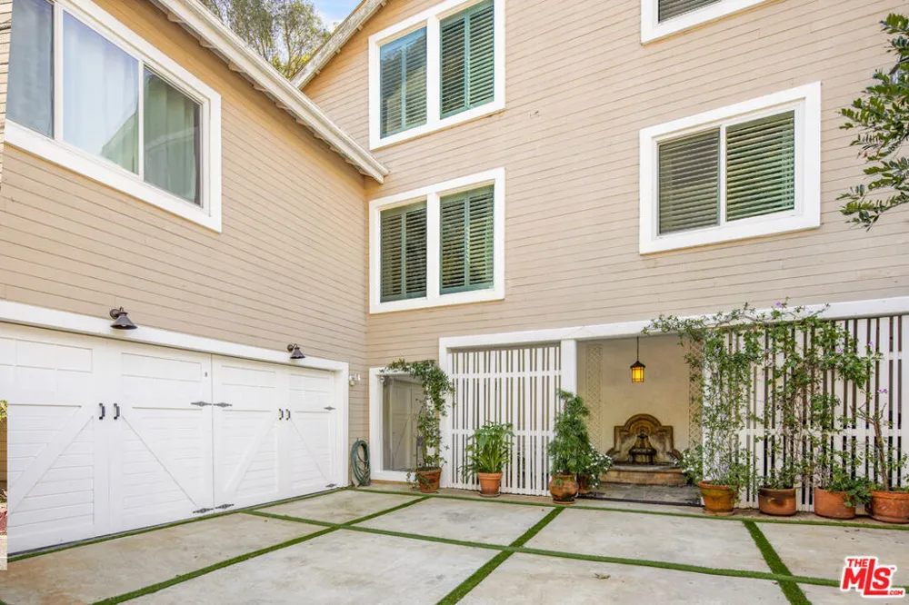 1647 Beverly Glen Boulevard Los Angeles, CA 90077