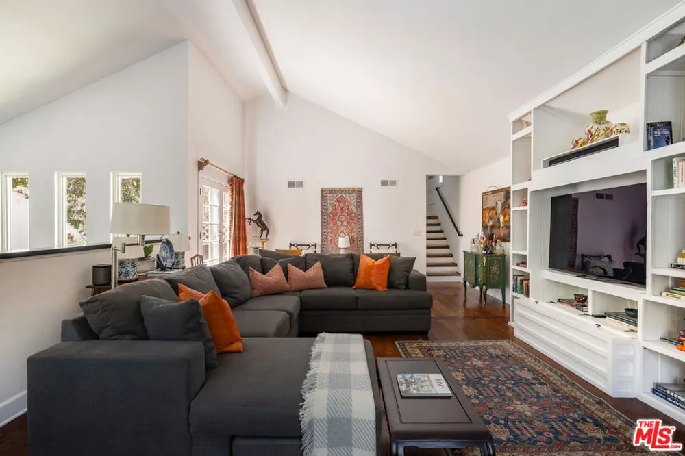 1647 Beverly Glen Boulevard Los Angeles, CA 90077