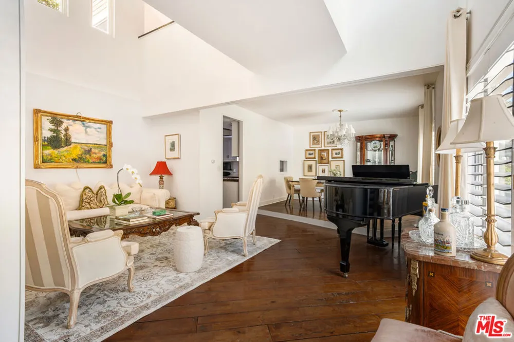 1647 Beverly Glen Boulevard Los Angeles, CA 90077