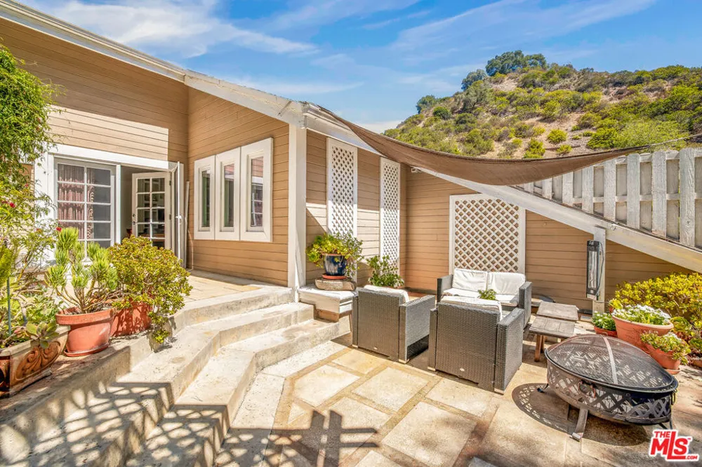 1647 Beverly Glen Boulevard Los Angeles, CA 90077