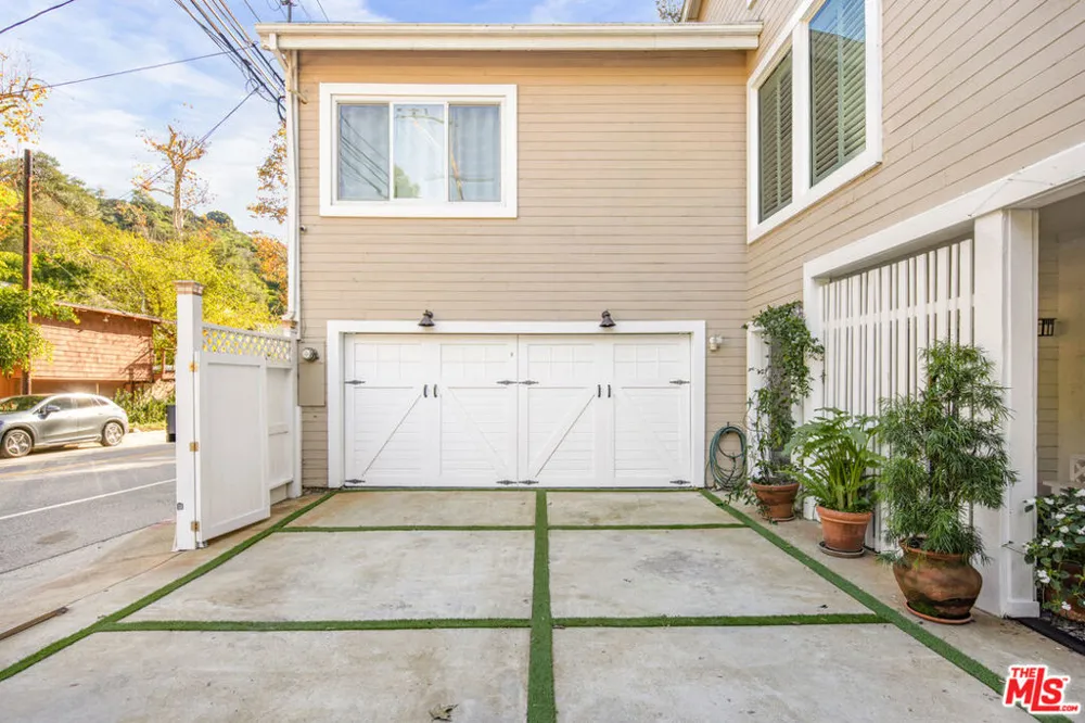 1647 Beverly Glen Boulevard Los Angeles, CA 90077
