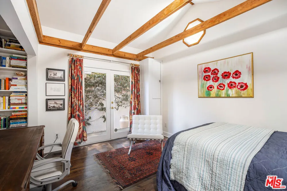 1647 Beverly Glen Boulevard Los Angeles, CA 90077