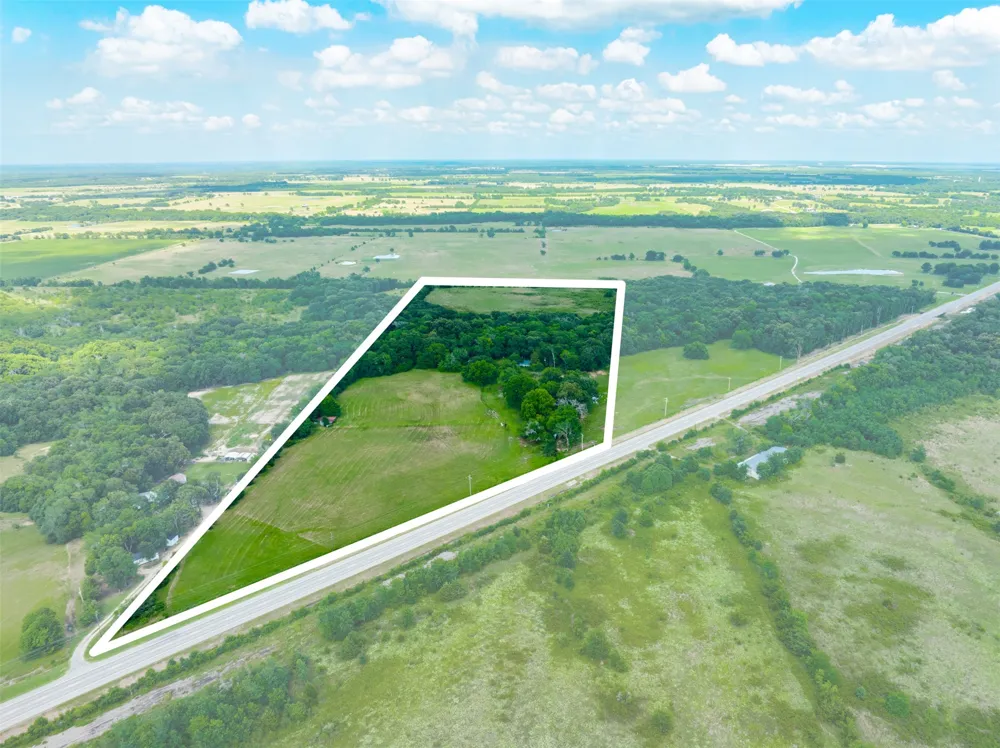 9253 US Highway 271 S Deport, TX 75435