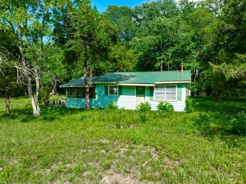 9253 US Highway 271 S Deport, TX 75435