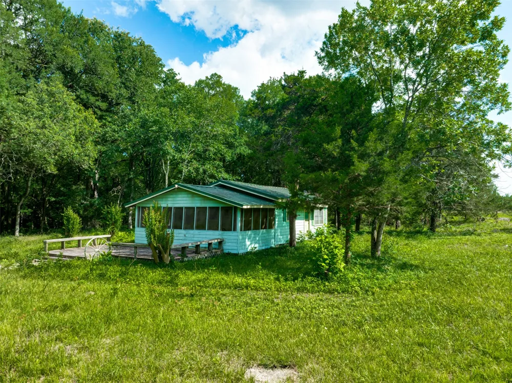 9253 US Highway 271 S Deport, TX 75435
