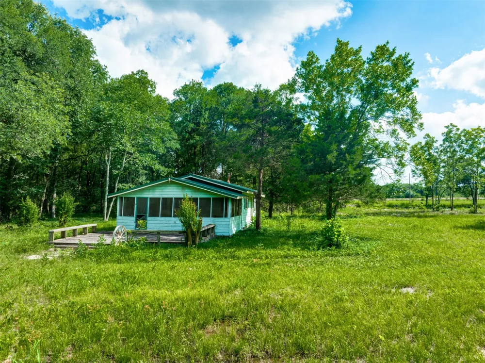9253 US Highway 271 S Deport, TX 75435