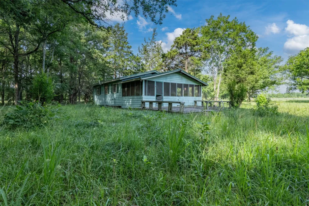 9253 US Highway 271 S Deport, TX 75435