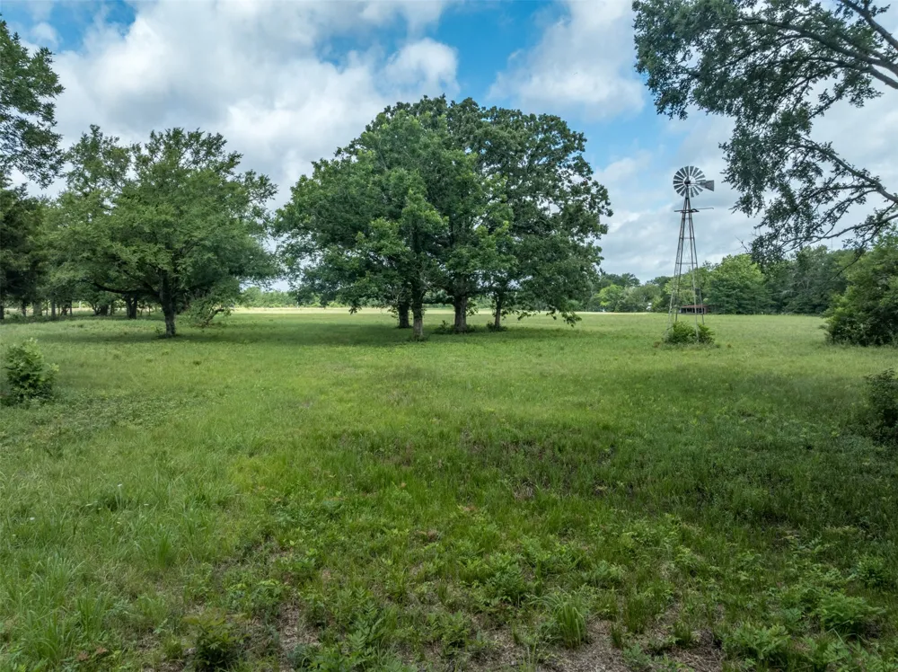 9253 US Highway 271 S Deport, TX 75435