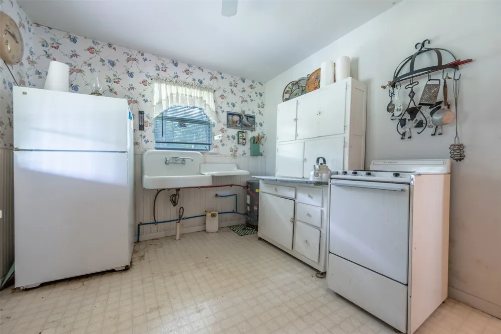9253 US Highway 271 S Deport, TX 75435