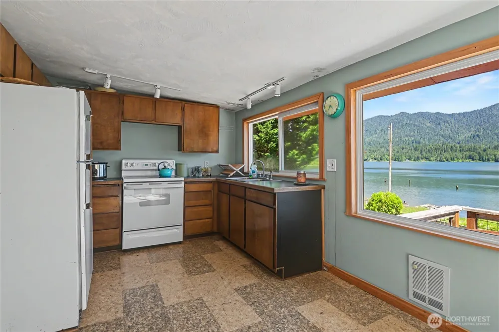 60 Lake Drive Amanda Park, WA 98526