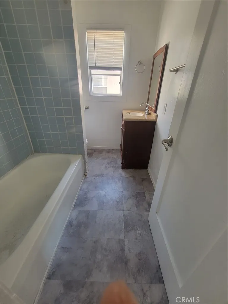 2930 W 11th Street Los Angeles, CA 90006