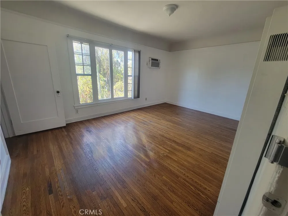 2930 W 11th Street Los Angeles, CA 90006