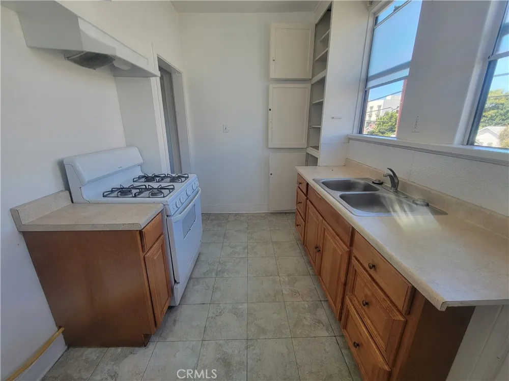 2930 W 11th Street Los Angeles, CA 90006