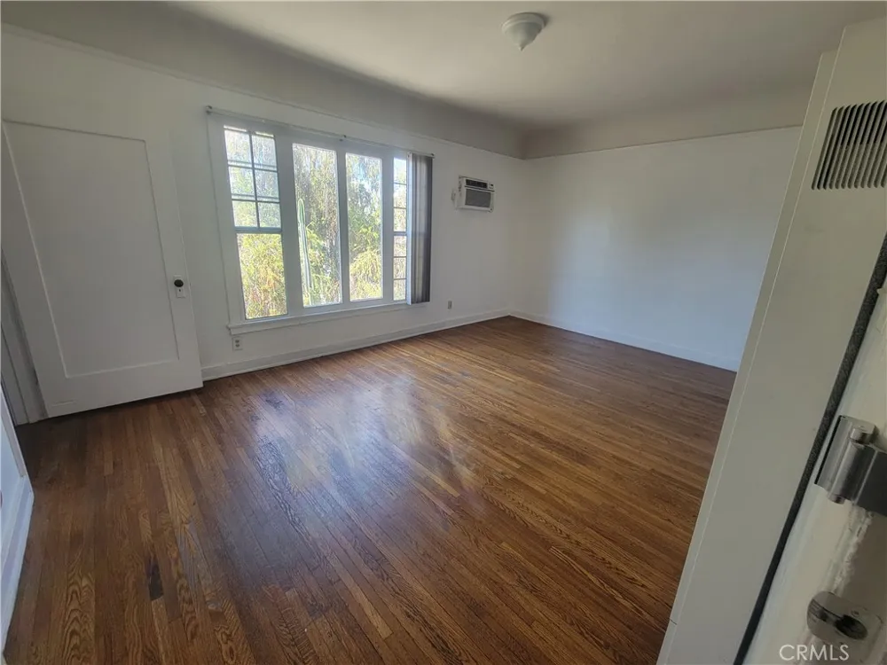 2930 W 11th Street Los Angeles, CA 90006