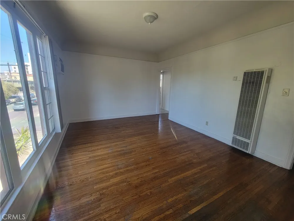 2930 W 11th Street Los Angeles, CA 90006