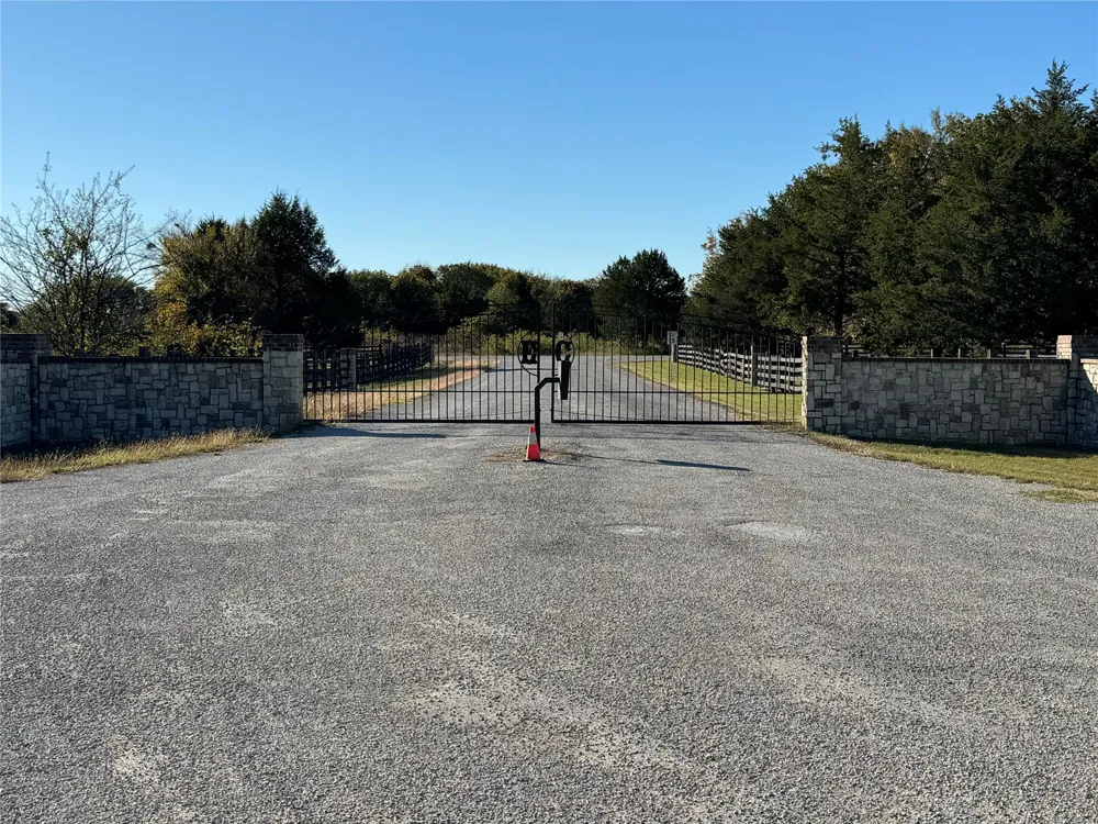 20 Timber Trail Tioga, TX 76271