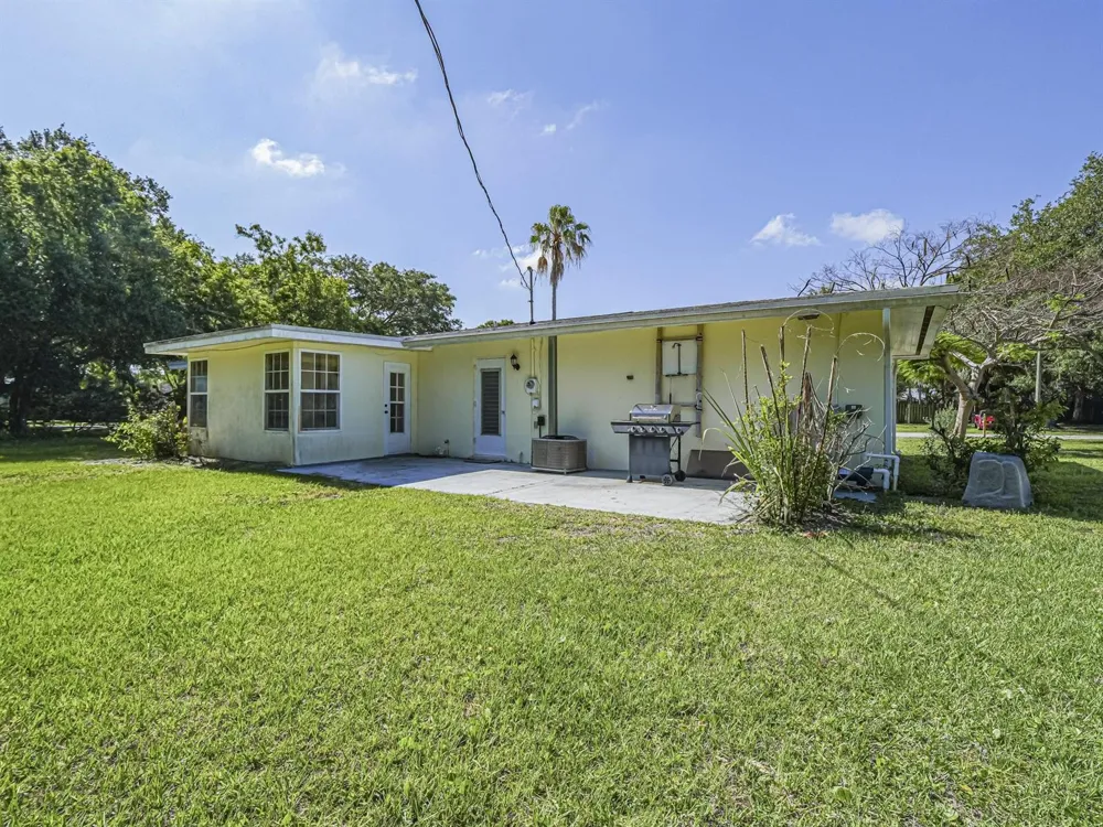 2616 15th Street Vero Beach, FL 32960