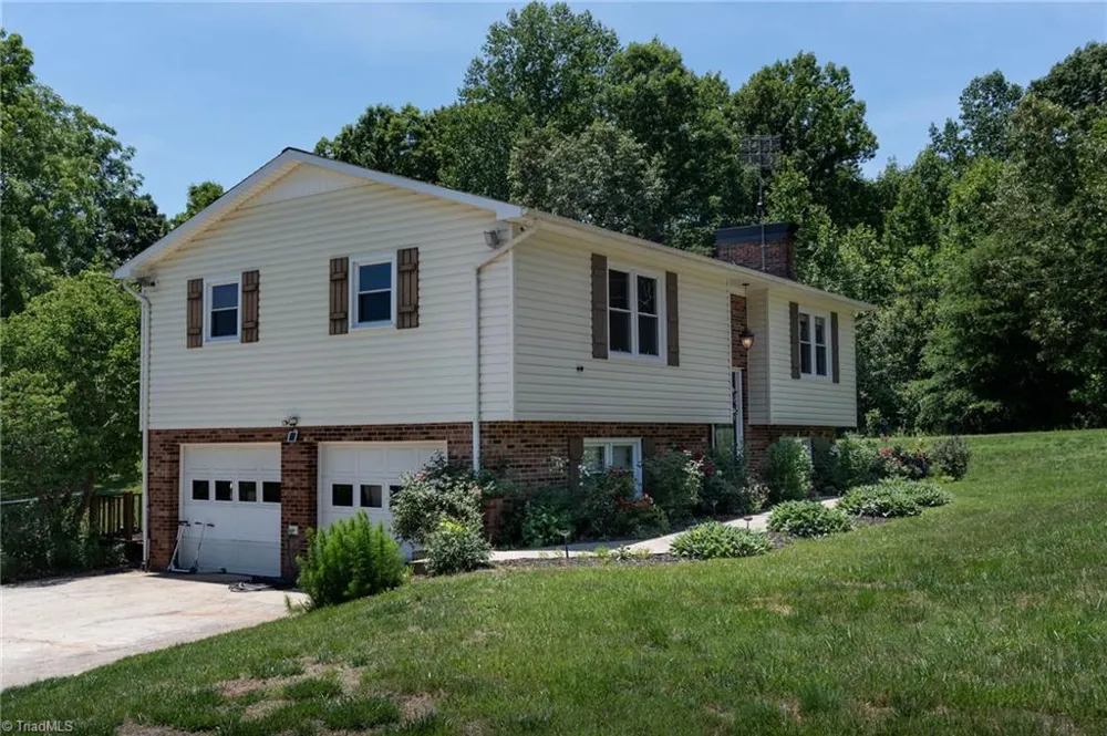 1744 R Chipman Drive Yadkinville, NC 27055