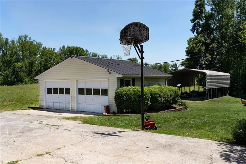 1744 R Chipman Drive Yadkinville, NC 27055