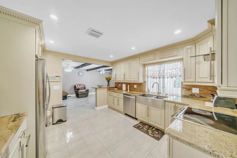 3860 NW 100th Avenue Coral Springs, FL 33065