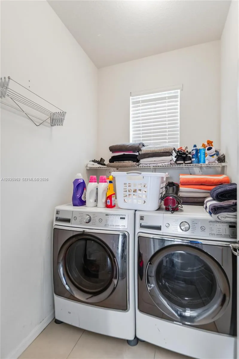 612 NE 193rd St Miami, FL 33179