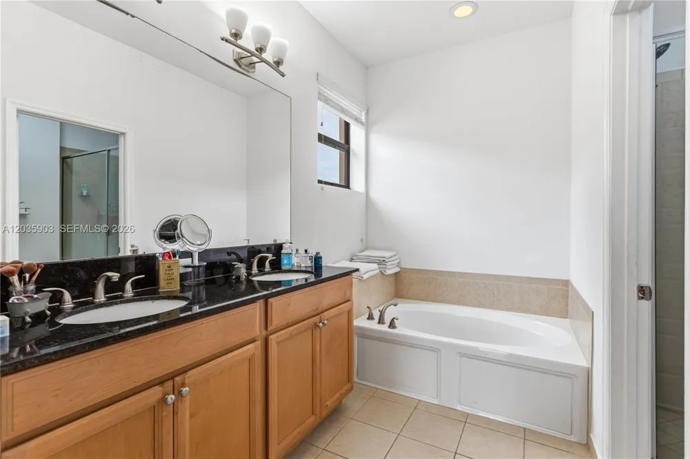 612 NE 193rd St Miami, FL 33179