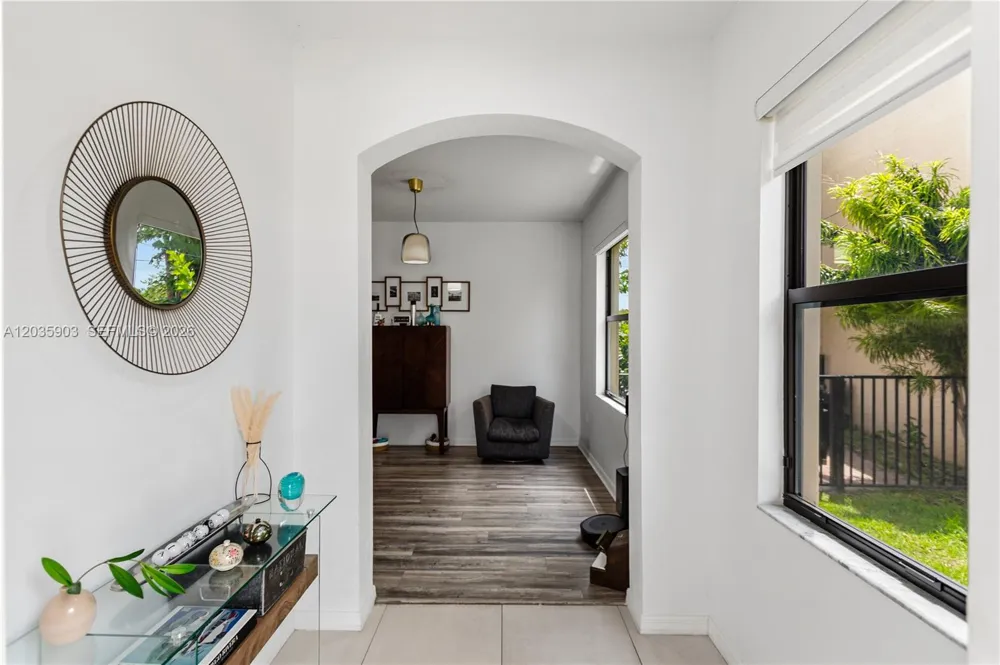 612 NE 193rd St Miami, FL 33179