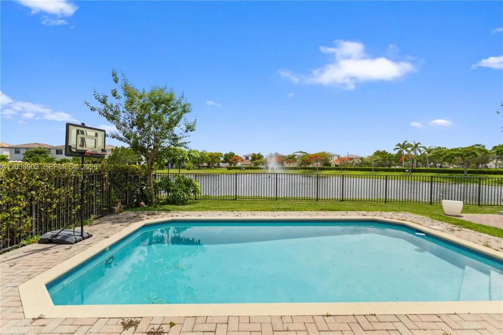 612 NE 193rd St Miami, FL 33179