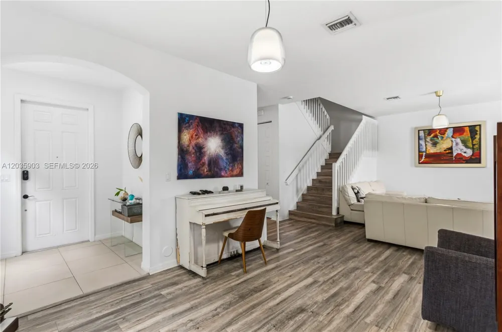 612 NE 193rd St Miami, FL 33179