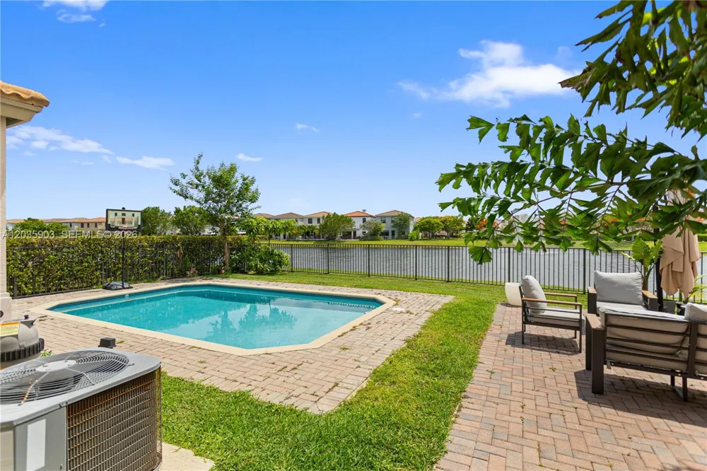 612 NE 193rd St Miami, FL 33179