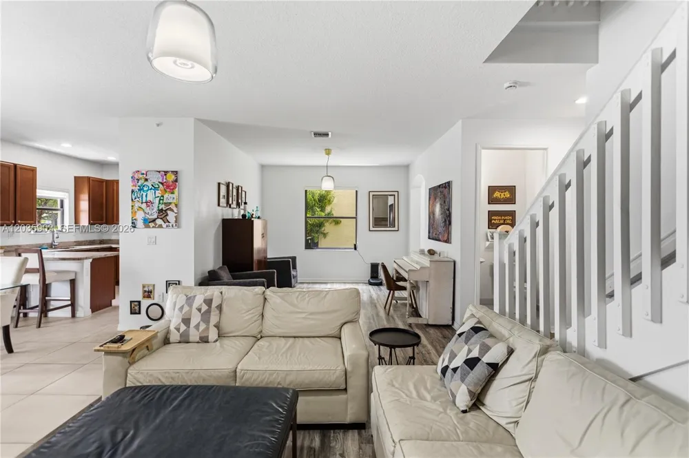 612 NE 193rd St Miami, FL 33179