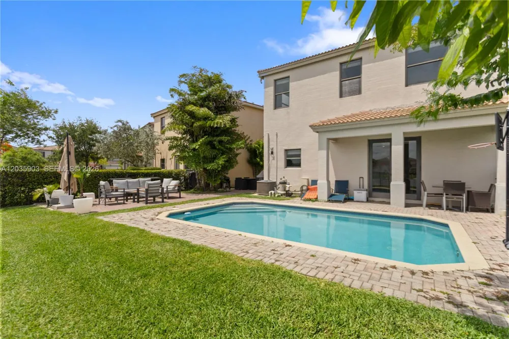 612 NE 193rd St Miami, FL 33179