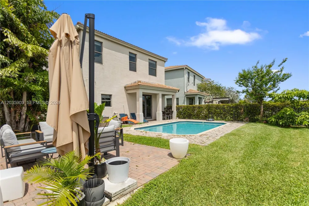 612 NE 193rd St Miami, FL 33179