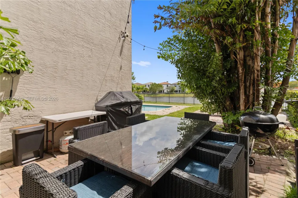 612 NE 193rd St Miami, FL 33179