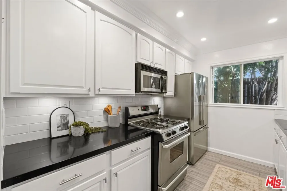 11646 Chenault Street #9 Los Angeles, CA 90049
