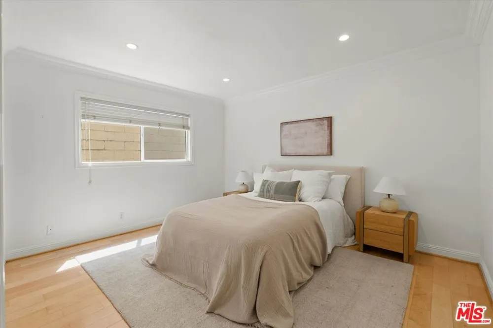 11646 Chenault Street #9 Los Angeles, CA 90049