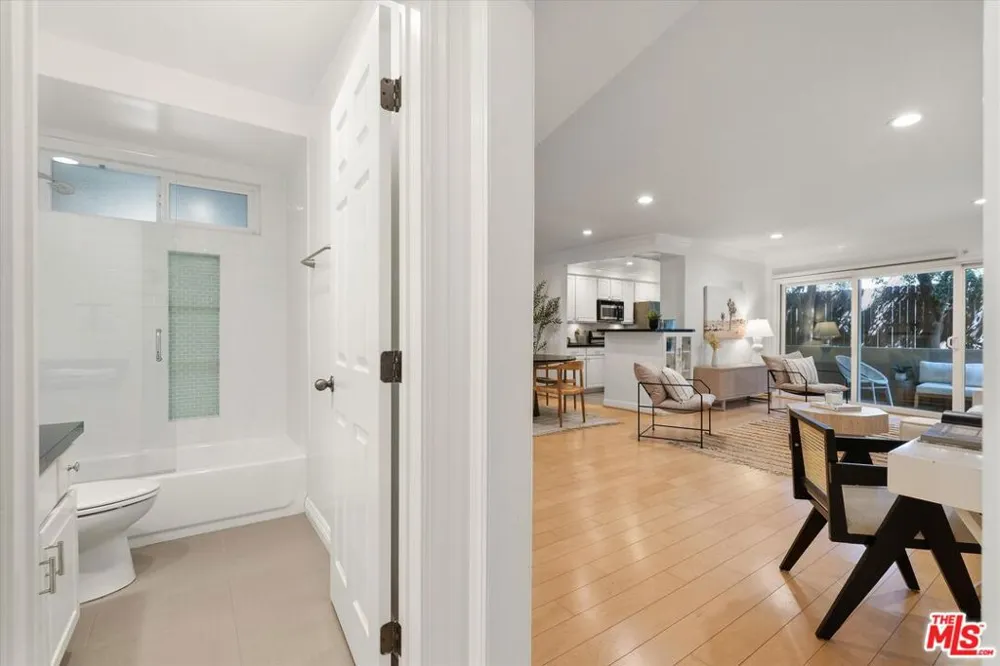 11646 Chenault Street #9 Los Angeles, CA 90049