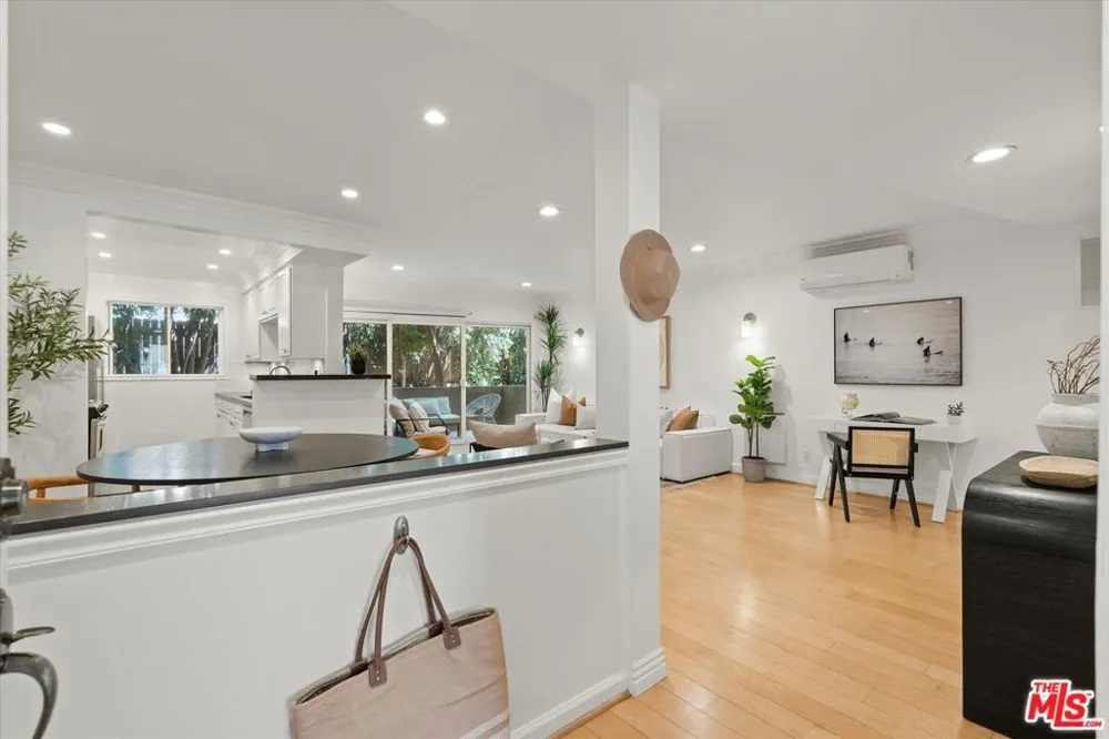 11646 Chenault Street #9 Los Angeles, CA 90049