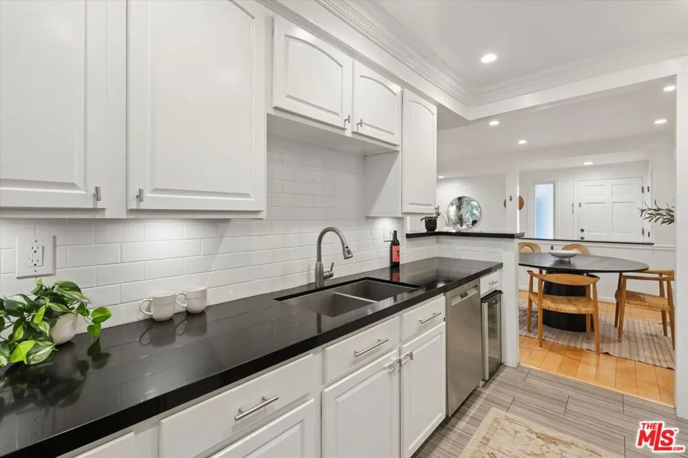 11646 Chenault Street #9 Los Angeles, CA 90049