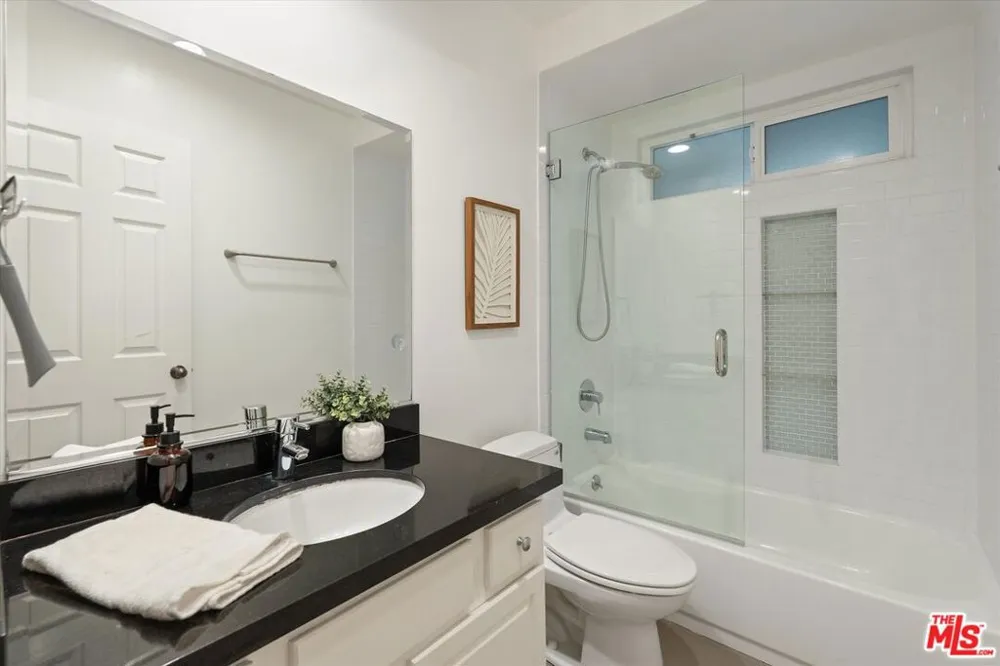 11646 Chenault Street #9 Los Angeles, CA 90049