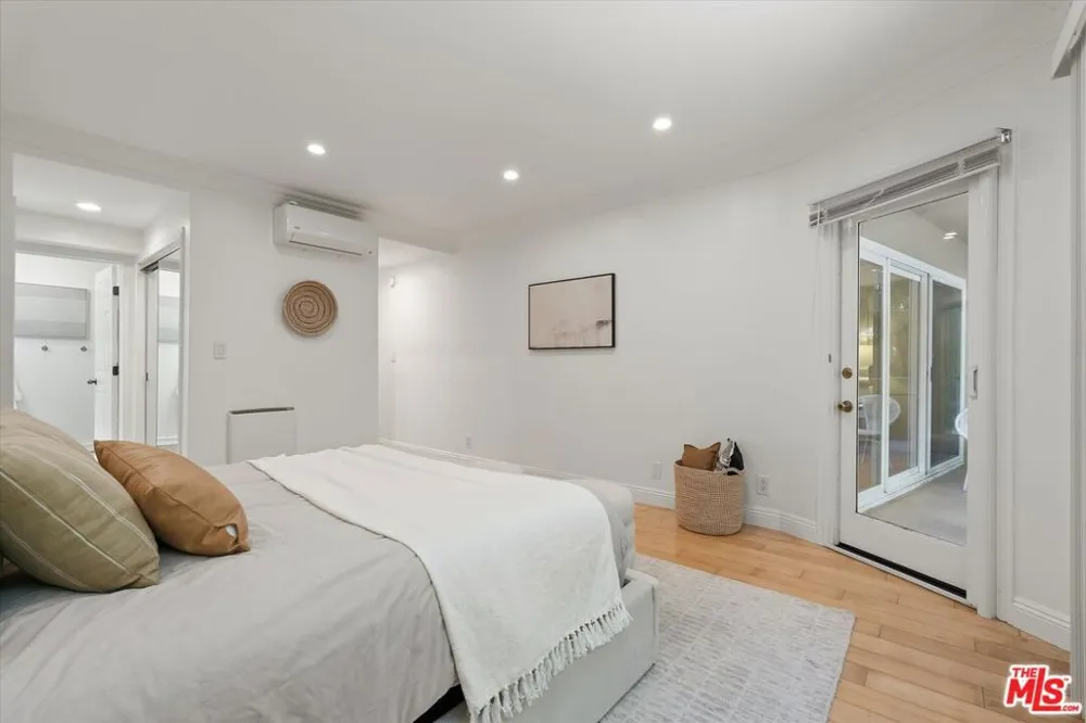 11646 Chenault Street #9 Los Angeles, CA 90049