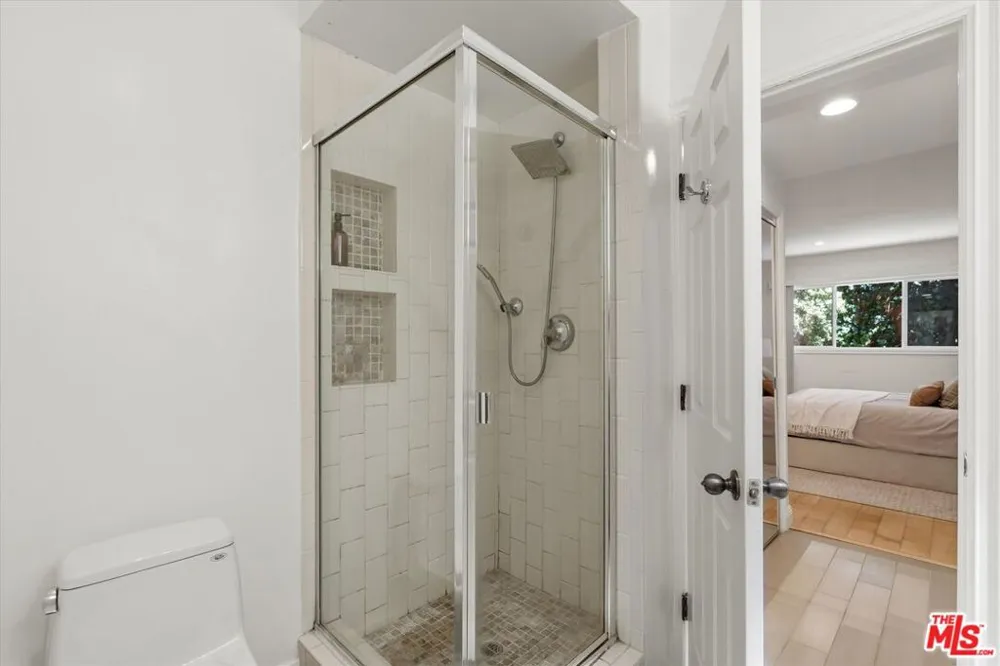 11646 Chenault Street #9 Los Angeles, CA 90049