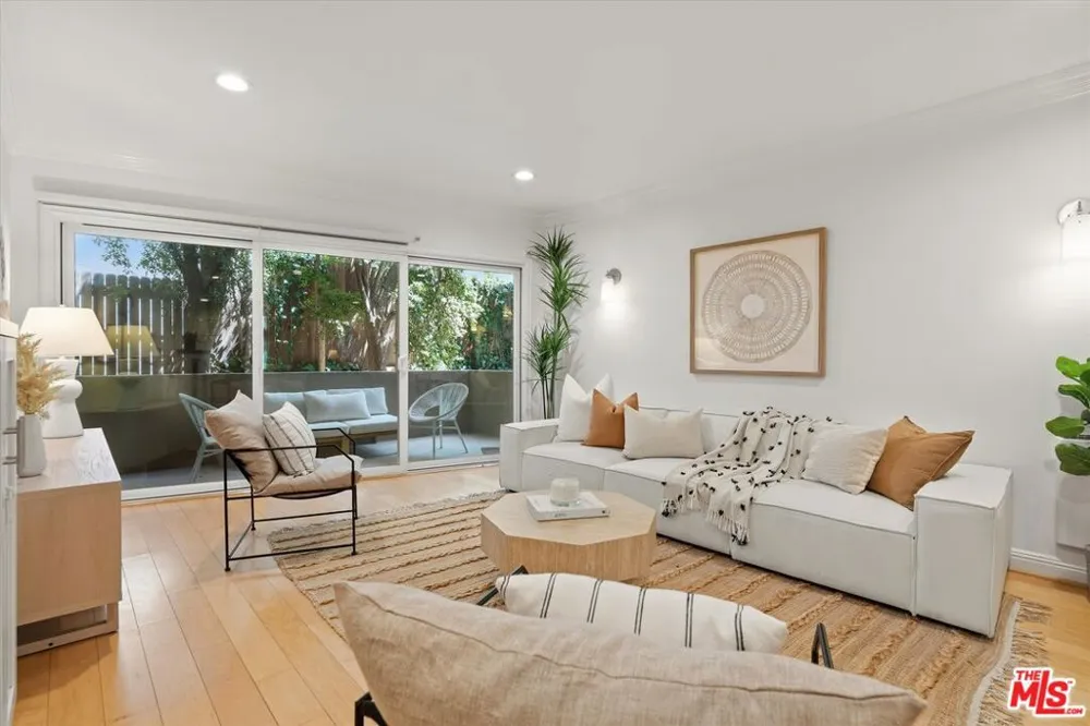 11646 Chenault Street #9 Los Angeles, CA 90049