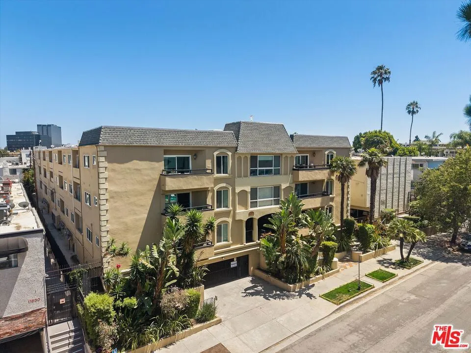 11646 Chenault Street #9 Los Angeles, CA 90049