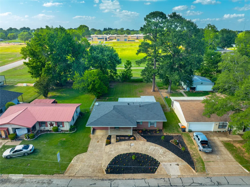 3165 E Houston Street Paris, TX 75460