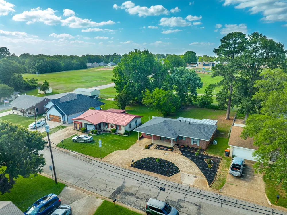 3165 E Houston Street Paris, TX 75460