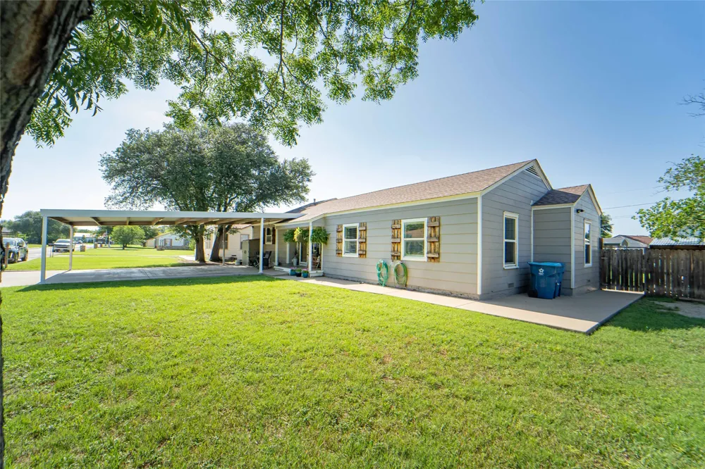 1400 W Wheeler Street Breckenridge, TX 76424